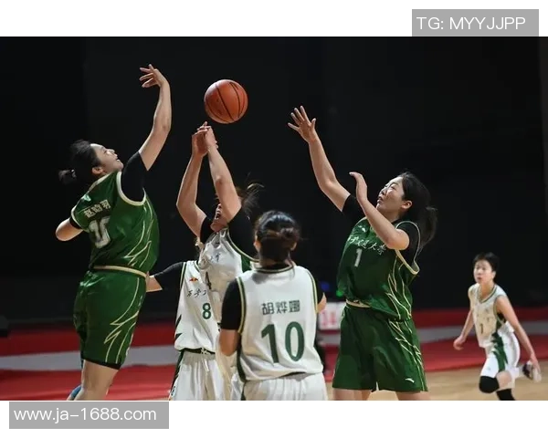 姚明亲临WCBA赛场助阵女篮展现篮球魅力与激情