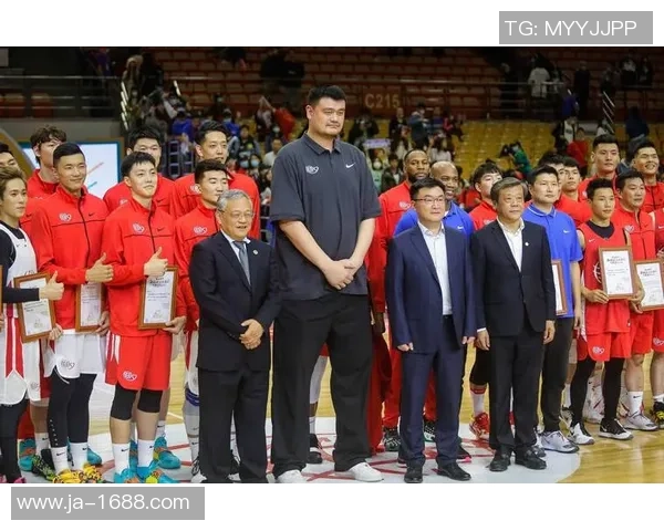 姚明在活动中激励大家勇敢追梦共同迈向更美好的未来