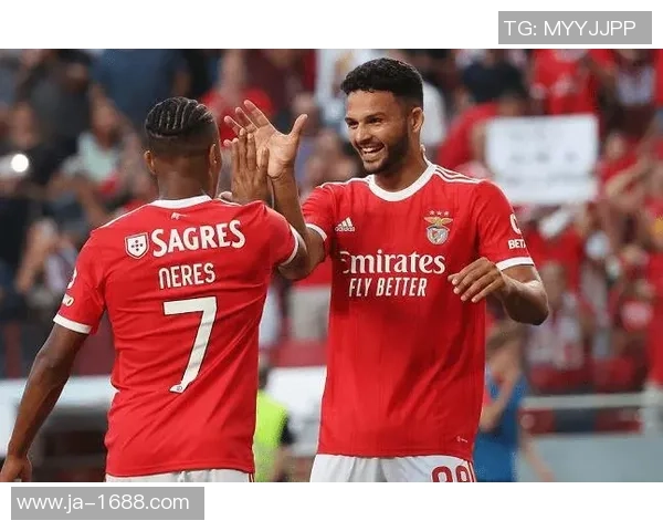 西甲精彩对决曼联与本菲卡握手言和帽子戏法引发全场热潮