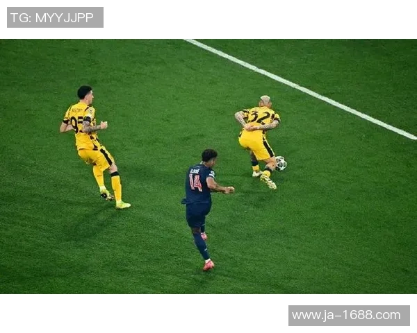 意甲激战：巴黎圣日耳曼3-0拜仁乌龙球成比赛转折点引发热议