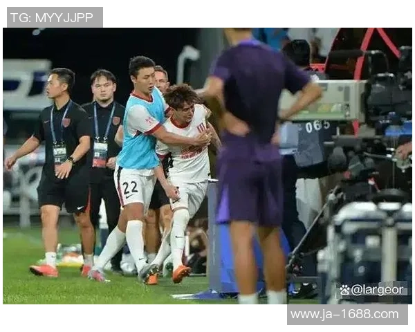 足总杯激战：巴黎圣日耳曼大胜那不勒斯引发全场热议与焦点分析