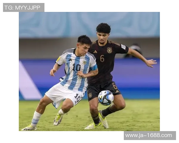 友谊赛精彩对决里昂与曼城战成平局乌龙球引发热议与转会传闻