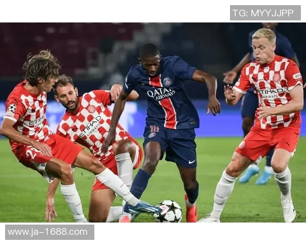 欧冠激战：里昂大胜那不勒斯乌龙球引发争议与全场沸腾