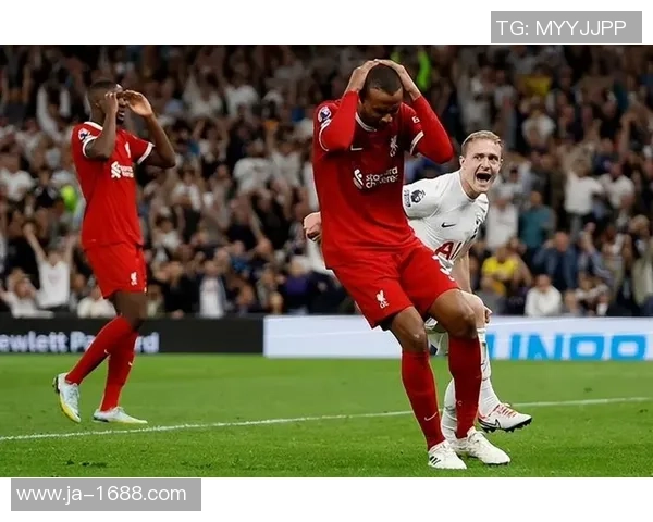 英超激战利物浦主场大胜波尔图乌龙球引发全场狂欢