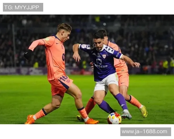 足总杯激战:巴黎圣日耳曼与巴萨战平红牌事件引发全场热议 足总杯激战:巴黎圣日耳曼与巴萨战平红牌事件引发全场热议